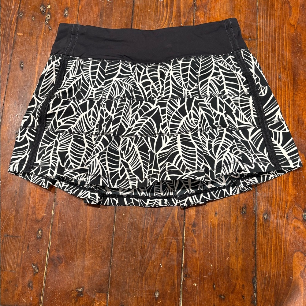 Lululemon Athletica White and Black Skater Skorts